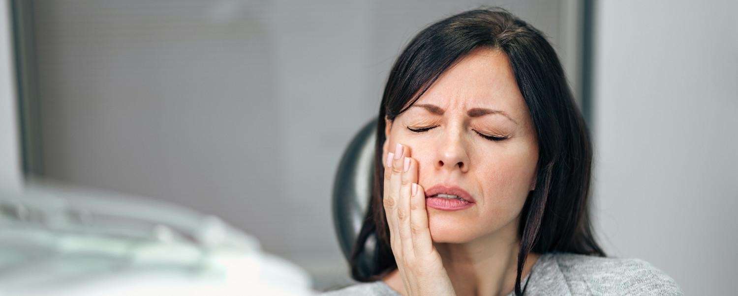 woman in pain holding jaw | emergency dentistry sunnyvale ca