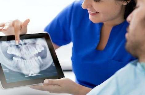 dentist showing digital x-ray | dentist sunnyvale ca